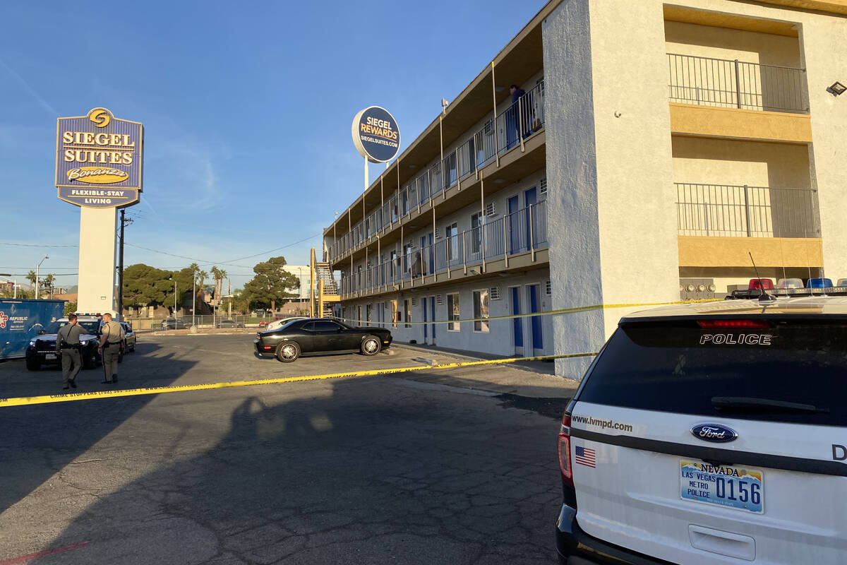 Las Vegas police investigate a homicide on the 600 block of East Bonanza Road on Thursday, Nov. ...