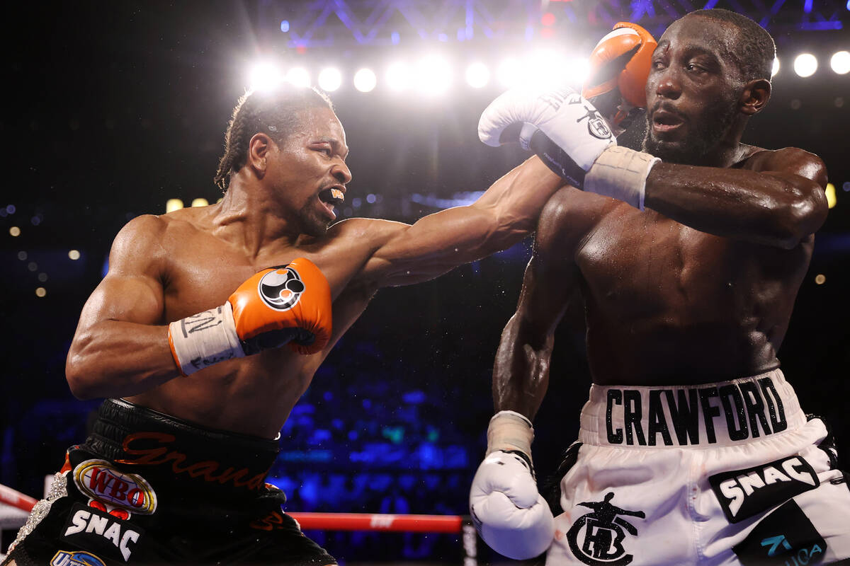 Shawn Porter, left, battles Terence Crawford in the eight round of a WBO welterweight title fig ...