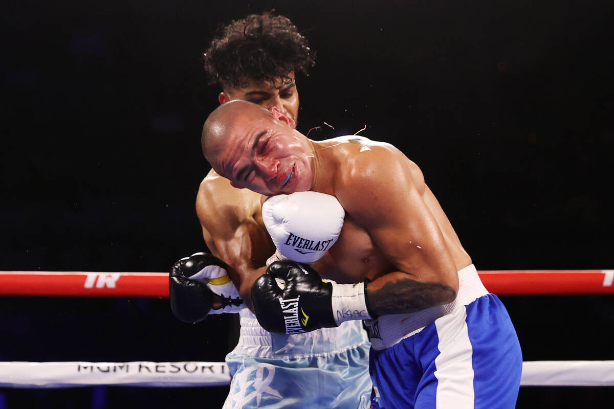 Raymond Muratalla, left, connects a punch against Elias Damian Araujo in the fifth round of a l ...
