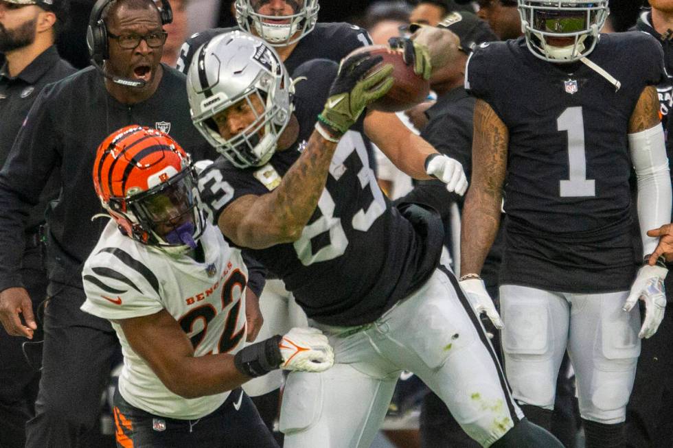 Raiders tight end Darren Waller (83) makes a catch as Cincinnati Bengals cornerback Chidobe Awu ...