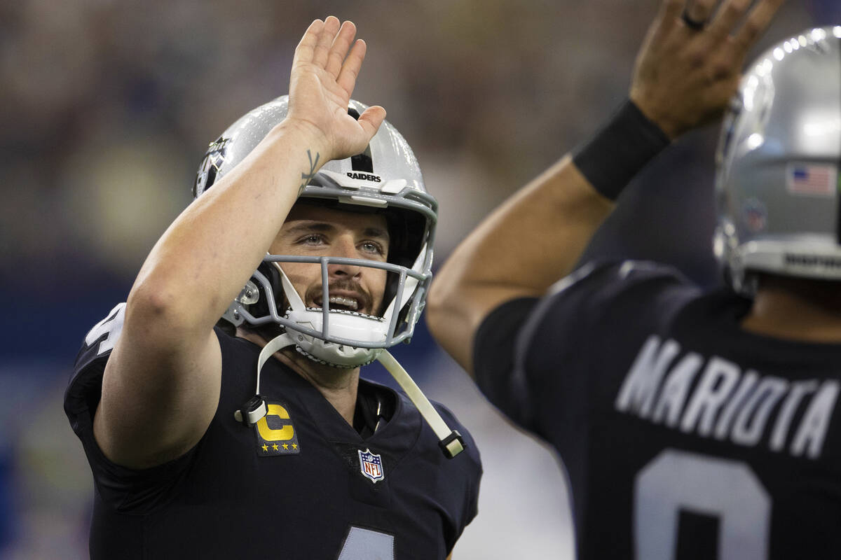 Raiders quarterback Derek Carr (4) celebrates a first half touchdown with Raiders quarterback M ...