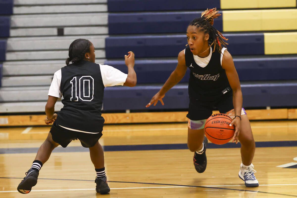 Spring Valley's Aaliyah Gayles, right, drives the ball under pressure from Kiara Williams durin ...