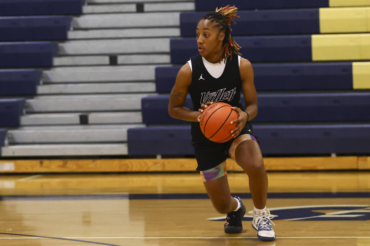 Spring Valley's Aaliyah Gayles moves the ball during practice at Spring Valley High School in L ...