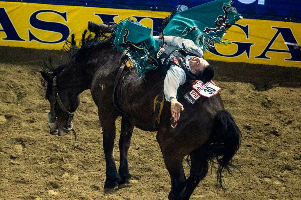 Bareback Rider Jess Pope of Waverly, KS., rides Night Crawler for a first place score during th ...