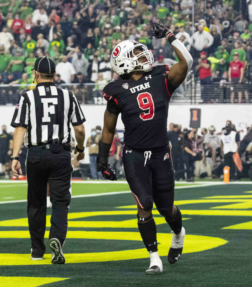 Utah Utes running back Tavion Thomas (9) celebrates his touchdown against Oregon Ducks during t ...