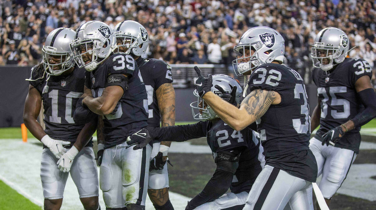 Raiders cornerback Nate Hobbs (39) celebrates an interception with teammates in the south end z ...