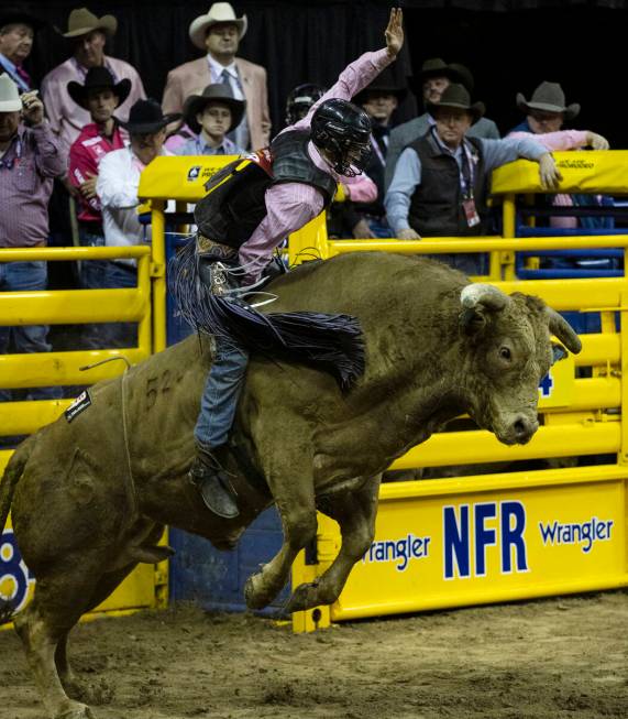 Creek Young of Rogersville, Mont., rides CliffHanger during the fifth round of the Wrangler Nat ...