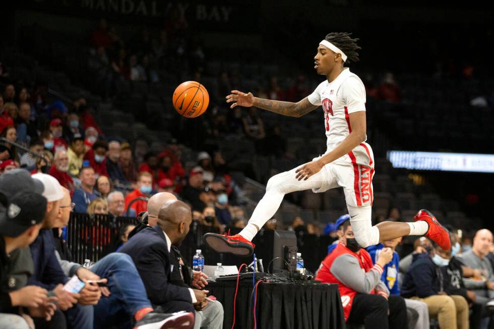 UNLV Rebels forward Donovan Williams (3) jumps out-of-bounds for the ball during the second hal ...