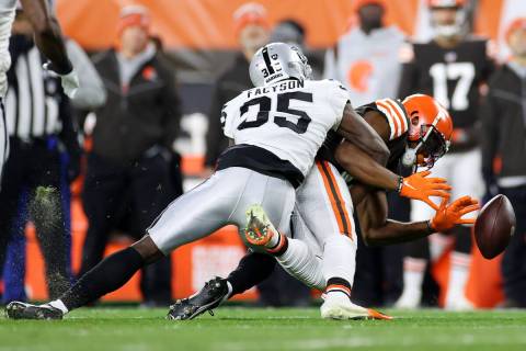 Raiders cornerback Brandon Facyson (35) breaks a pass intended for Cleveland Browns wide receiv ...