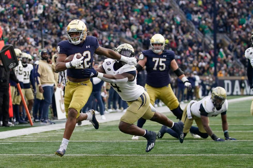 Notre Dame's Logan Diggs (22) runs past Georgia Tech's Quez Jackson (4) for a touchdown during ...