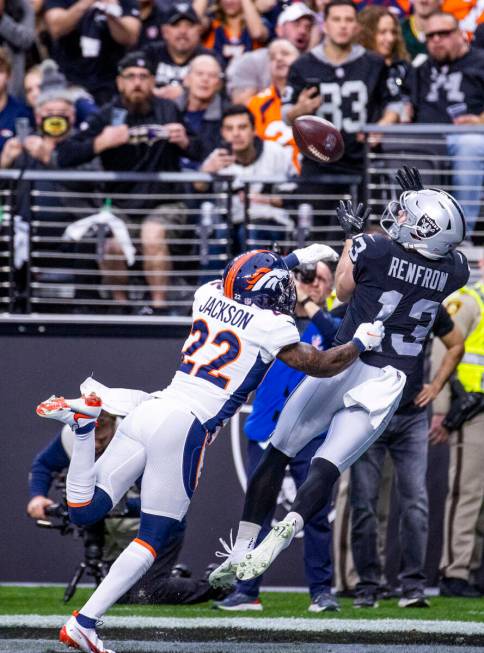 Raiders wide receiver Hunter Renfrow (13) extends for a touchdown catch as Denver Broncos safet ...