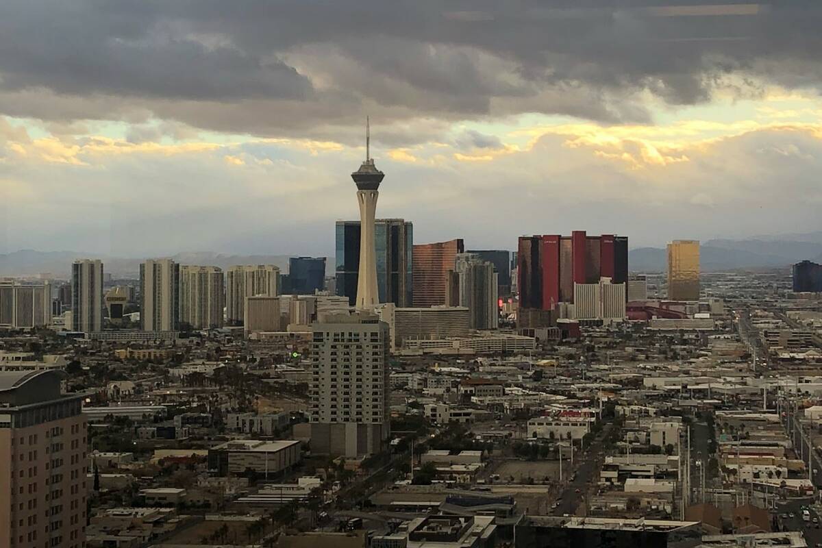 A storm moves into Las Vegas on Monday, Dec. 27, 2021. (Le'Andre Fox/Las Vegas Review-Journal)