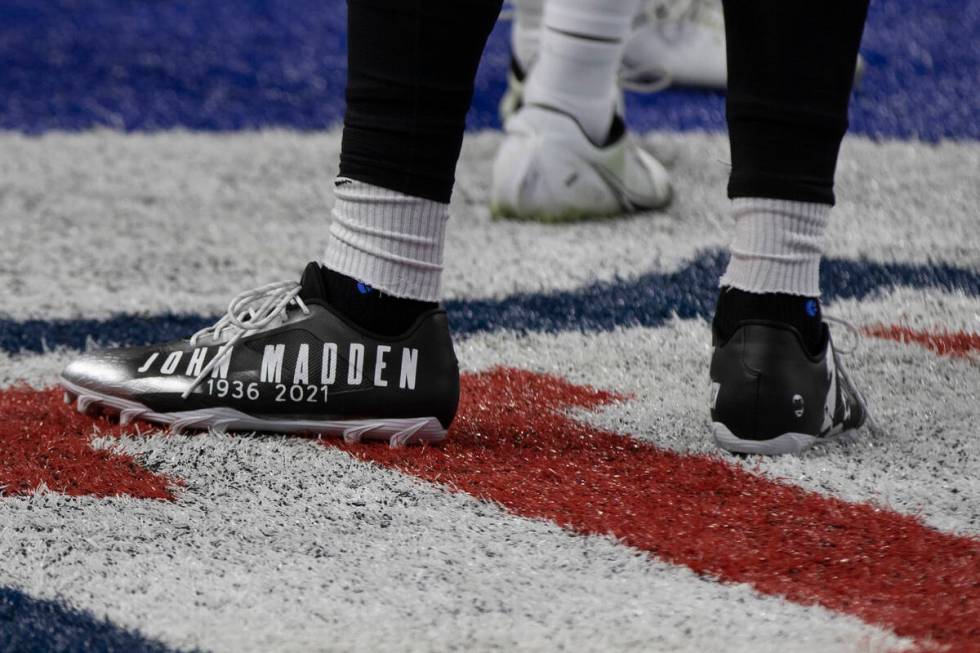 Raiders wide receiver DeSean Jackson (1) wears cleats to honor the memory of former Raiders’ ...