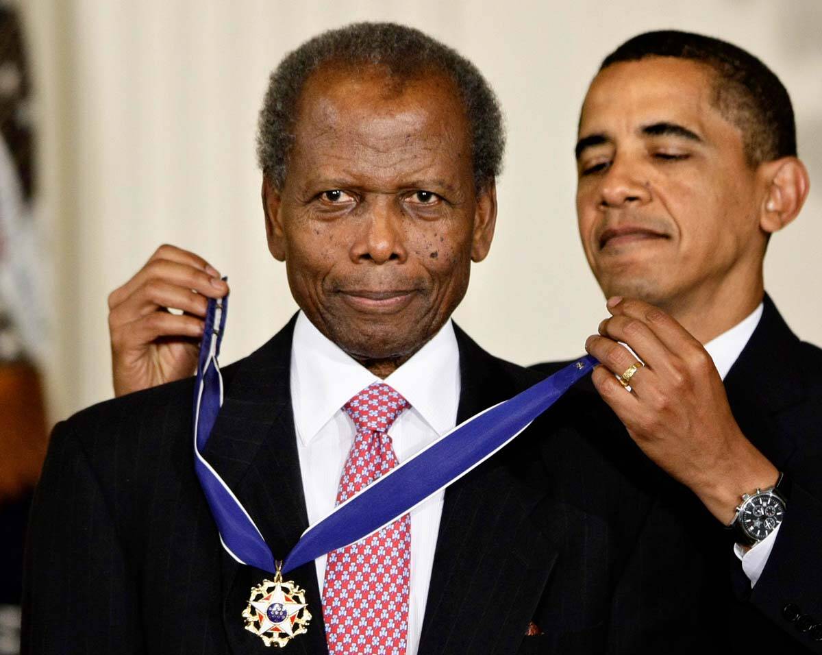 President Barack Obama presents the 2009 Presidential Medal of Freedom to Sidney Poitier during ...