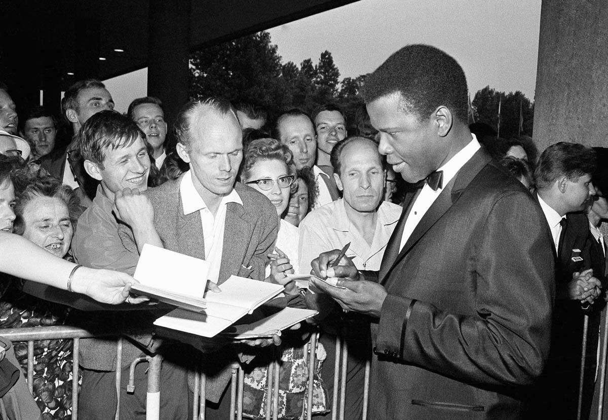 Sidney Poitier signs autographs before the opening of the 14th International Film Festival at t ...