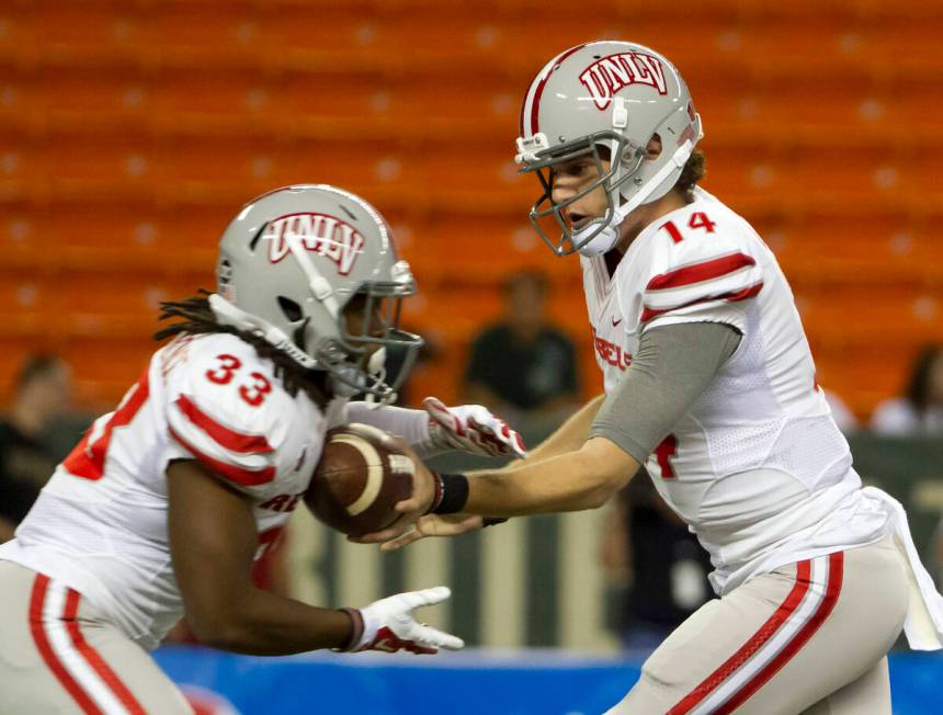 UNLV quarterback Jared Lebowitz (14) hands off the football to running back Shaquille Murray-La ...
