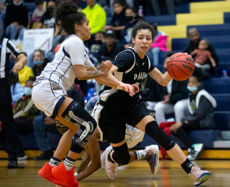 Desert Oasis’ Olivia Bigger (0) dribbles around Spring Valley’s Janiyah Davis (1) ...