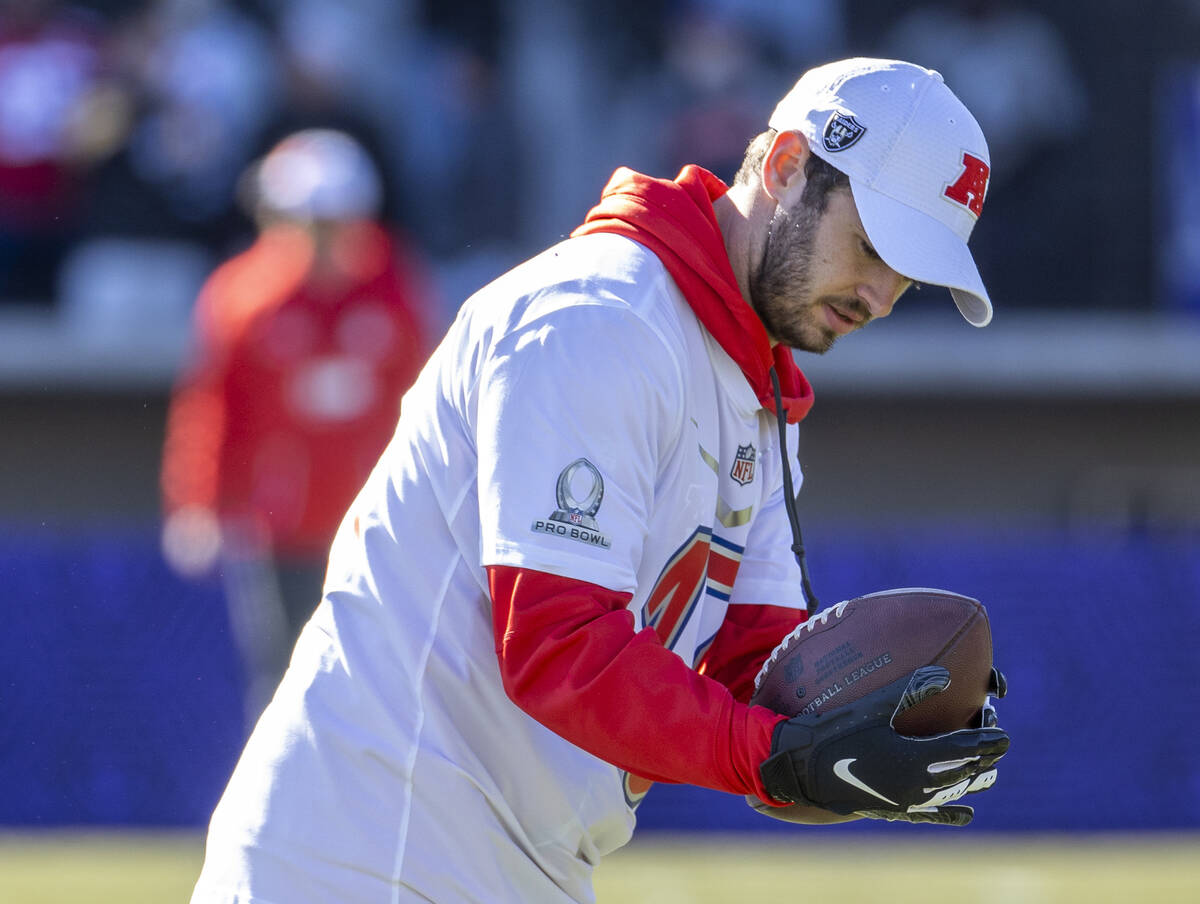 Raiders wide receiver Hunter Renfrow catches a pass during AFC Pro Bowl team practice at the La ...