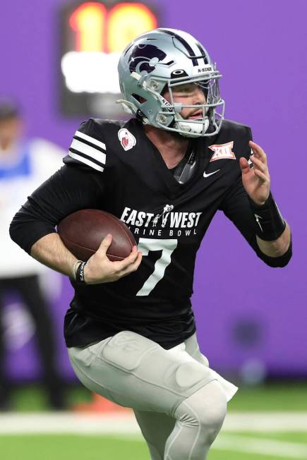 West quarterback Skylar Thompson, of Kansas State, (7) runs the ball against the East during th ...