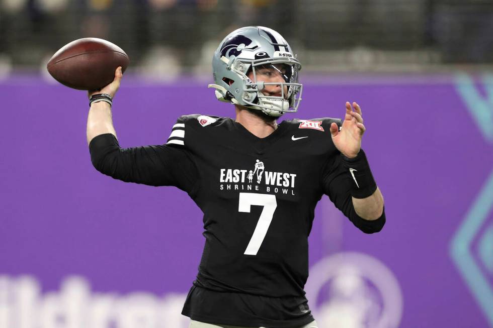 West quarterback Skylar Thompson, of Kansas State, (7) passes the ball against the East during ...