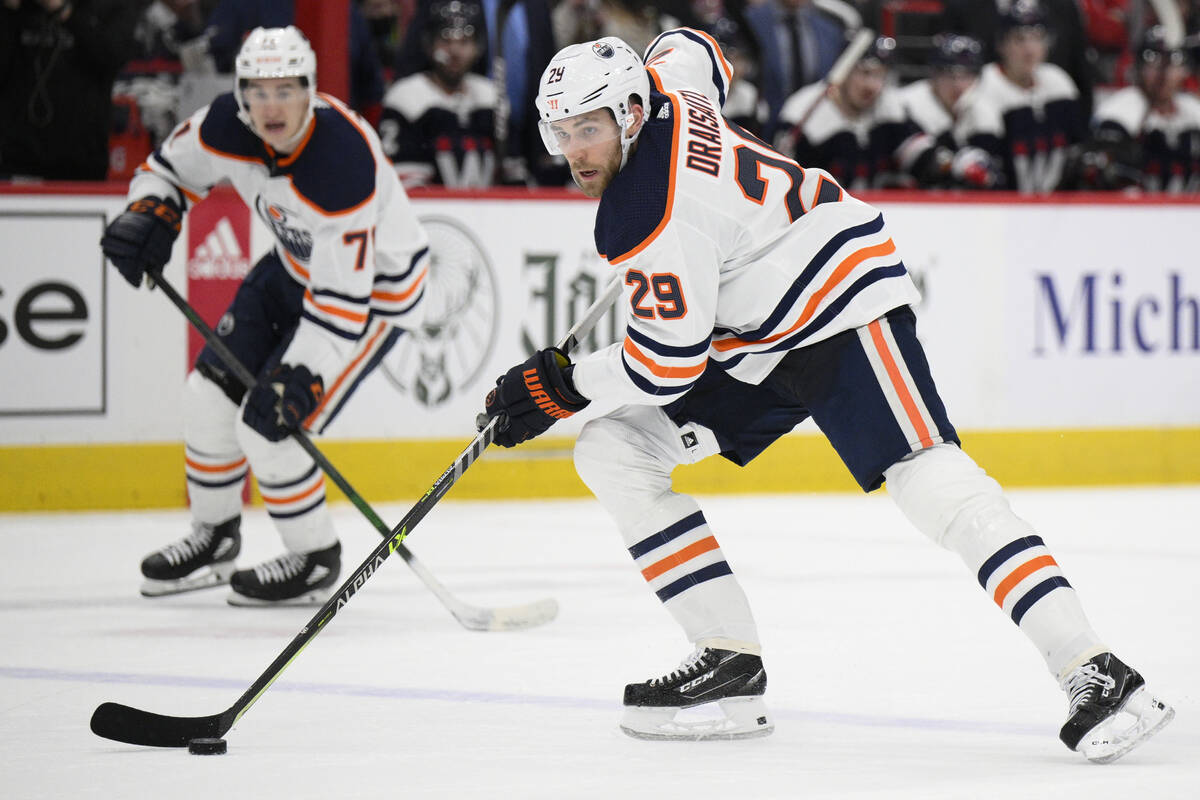Edmonton Oilers center Leon Draisaitl (29) in action during the second period of an NHL hockey ...