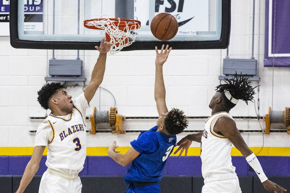 Bishop Gorman’s John Mobley jr. (3) goes for the hoop as Durango high’s Shane Tho ...