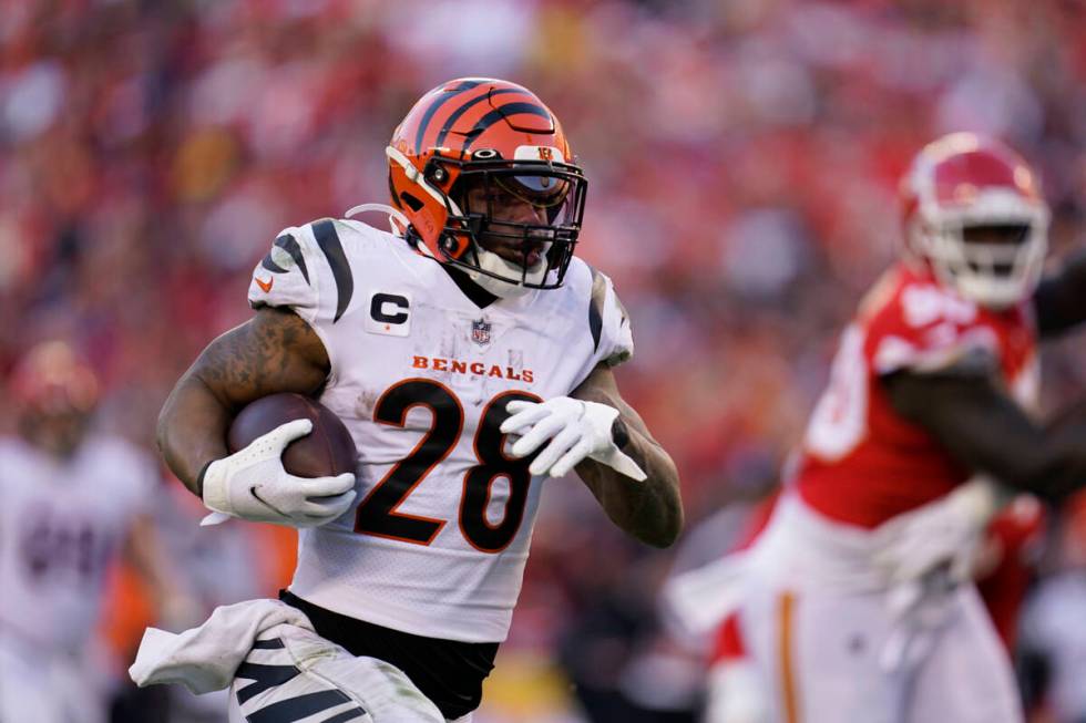 Cincinnati Bengals running back Joe Mixon runs the ball against the Kansas City Chiefs during t ...