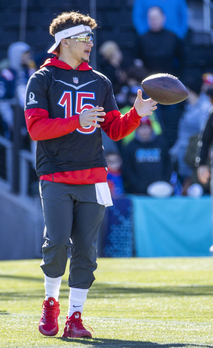Kansas City Chiefs quarterback Patrick Mahomes (15) catches a ball during the AFC Pro Bowl play ...