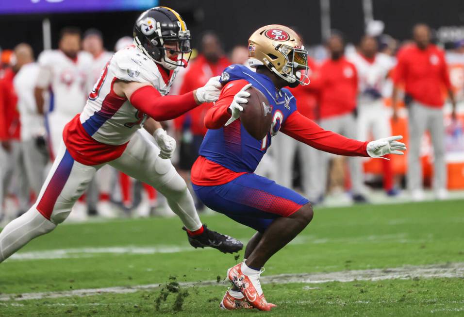 NFC wide receiver Deebo Samuel of the San Francisco 49ers (19) runs the ball against AFC outsid ...