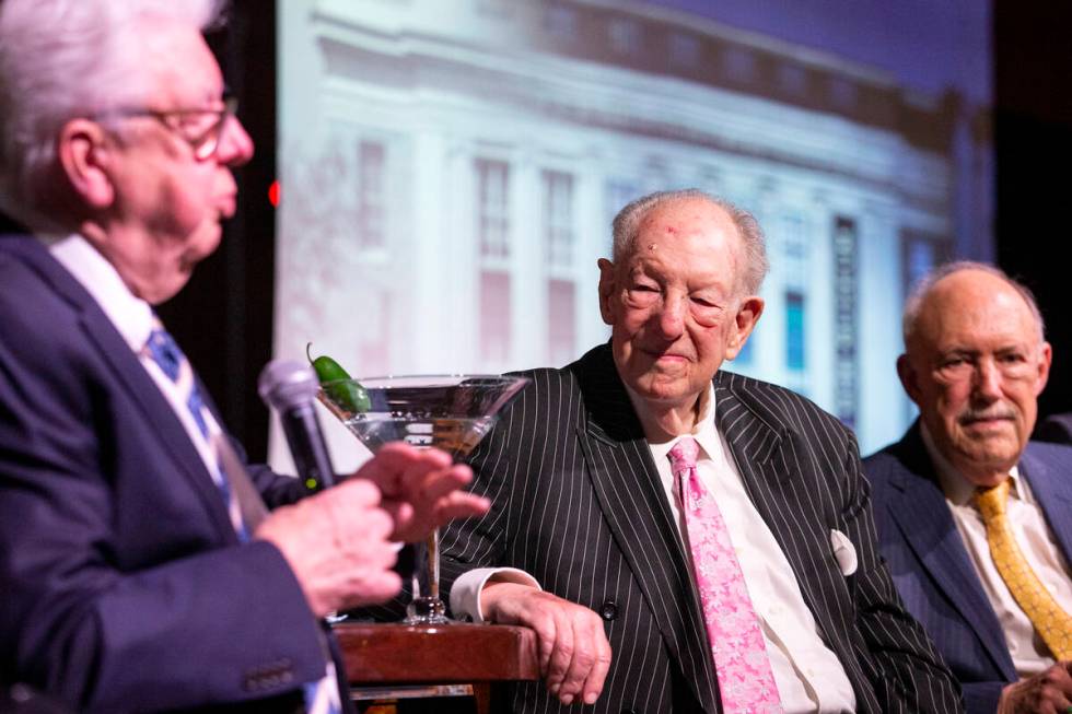 Former mayor Oscar Goodman listens as Robert Stoldal a renowned Nevada journalist, speaks durin ...