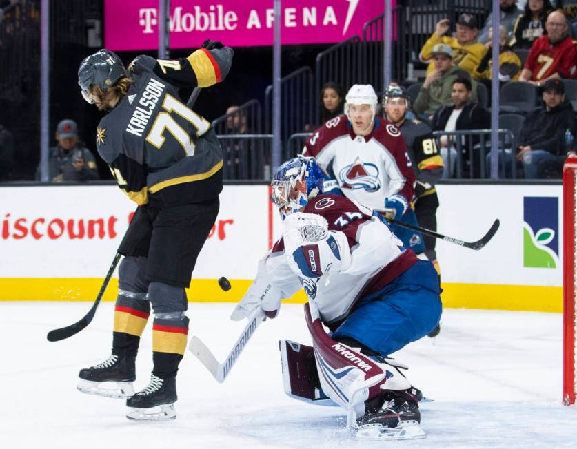 Golden Knights center William Karlsson (71) tries to redirect a shot past Colorado Avalanche go ...