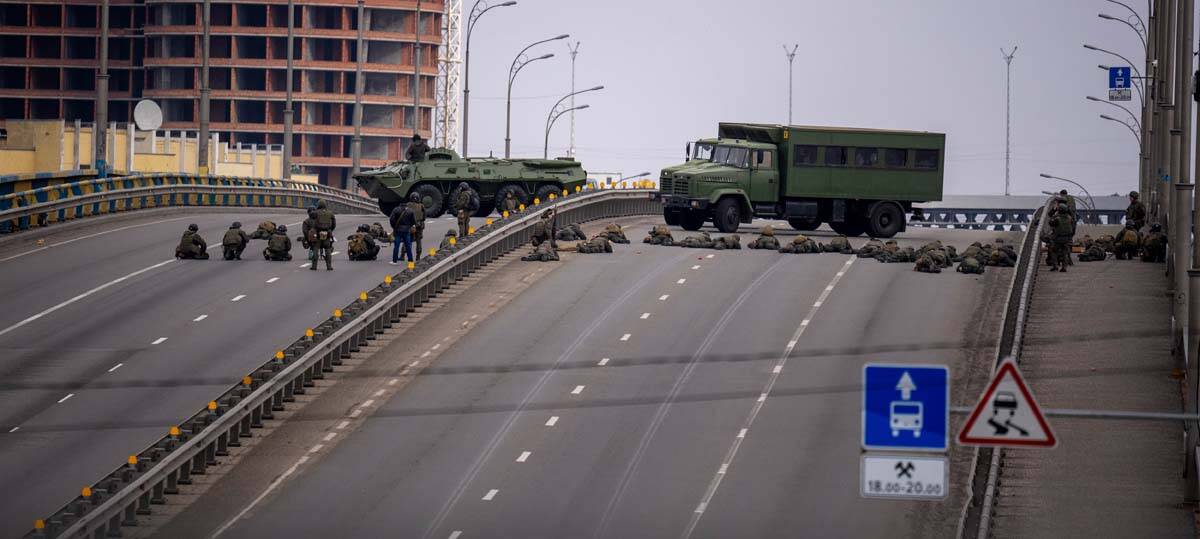 Ukrainian soldiers take position on a bridge inside the city of Kyiv, Ukraine, Friday, Feb. 25, ...