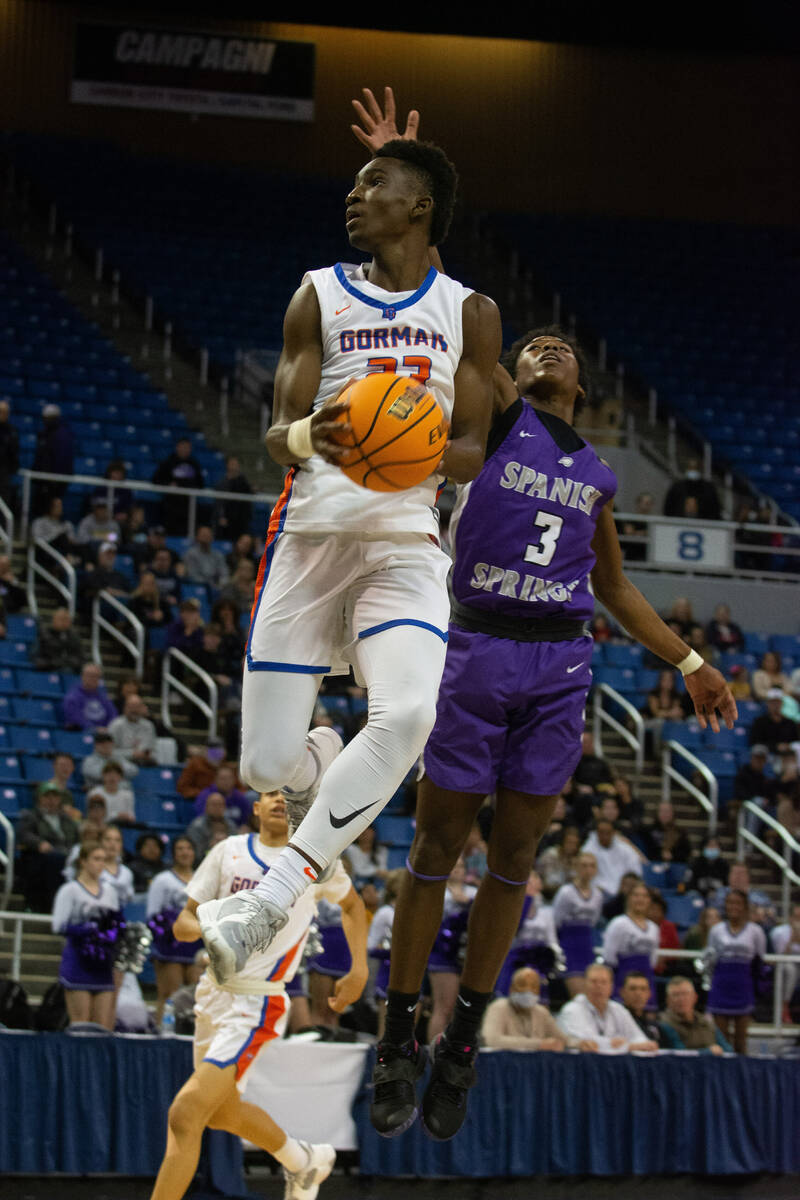 Bishop Gorman's Christopher Nwuli drives to the basket during the NIAA Class 5A boys basketball ...