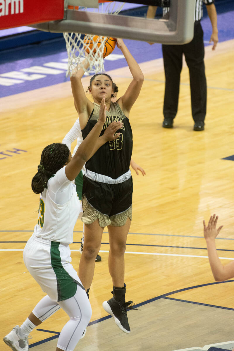 Spring VallleyÕs Briana Green shoots against Bishop Manogue during the NIAA Class 5A girls ...