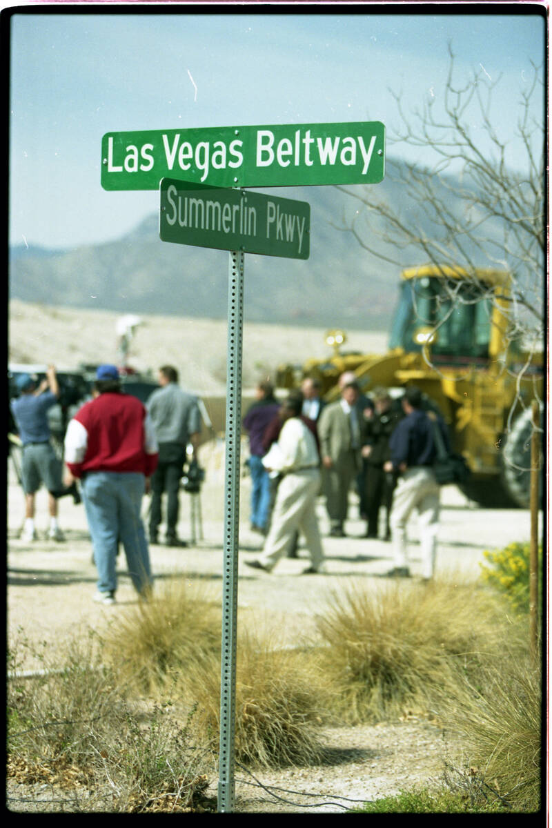 Groundbreaking ceremony for a 2.4-mile extension of Summerlin Parkway in 1999. (Las Vegas Revie ...