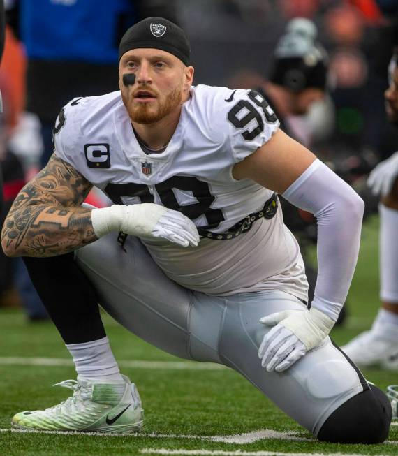 Raiders defensive end Maxx Crosby (98) stretches before an NFL playoff game against the Cincinn ...