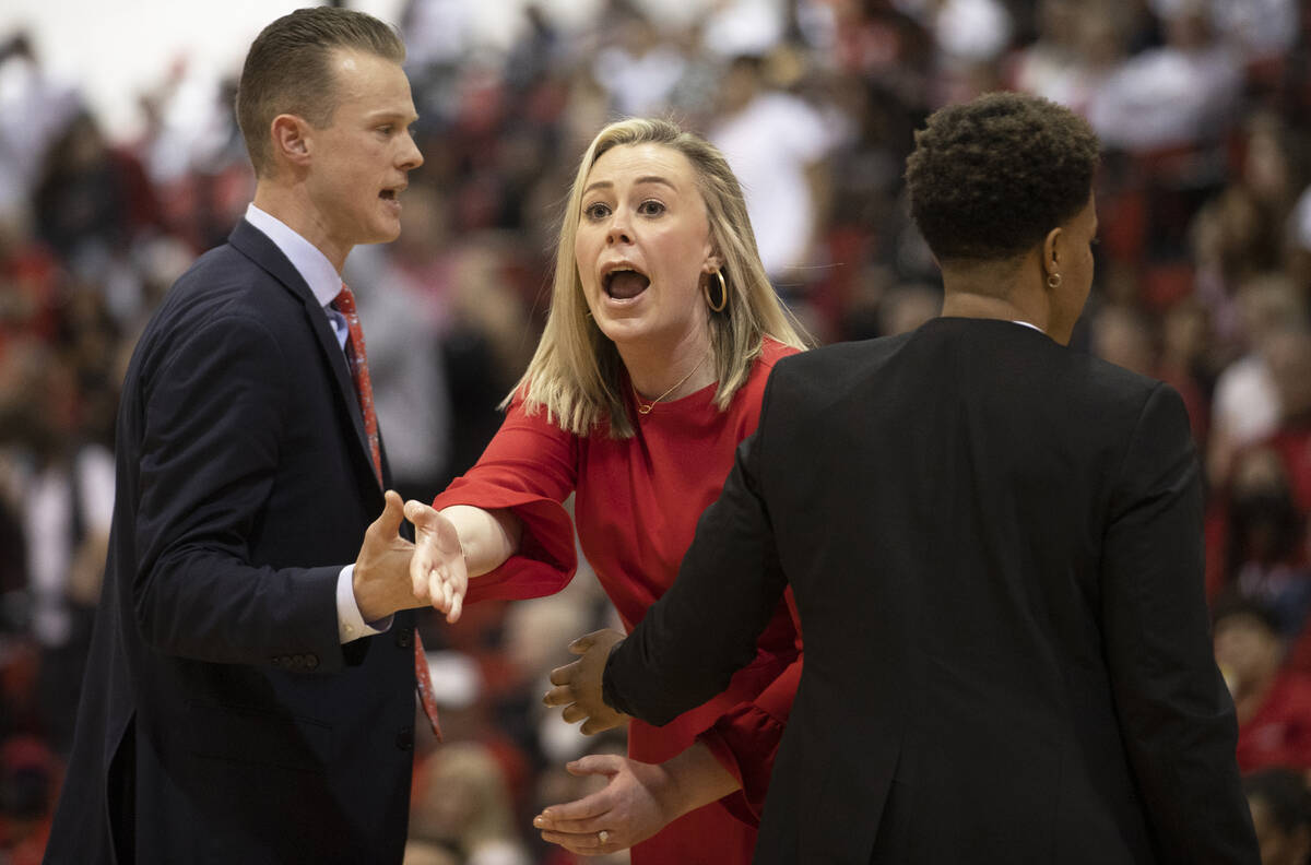 UNLV Lady Rebels head coach Lindy La Rocque, middle, argues a call in the second half during a ...