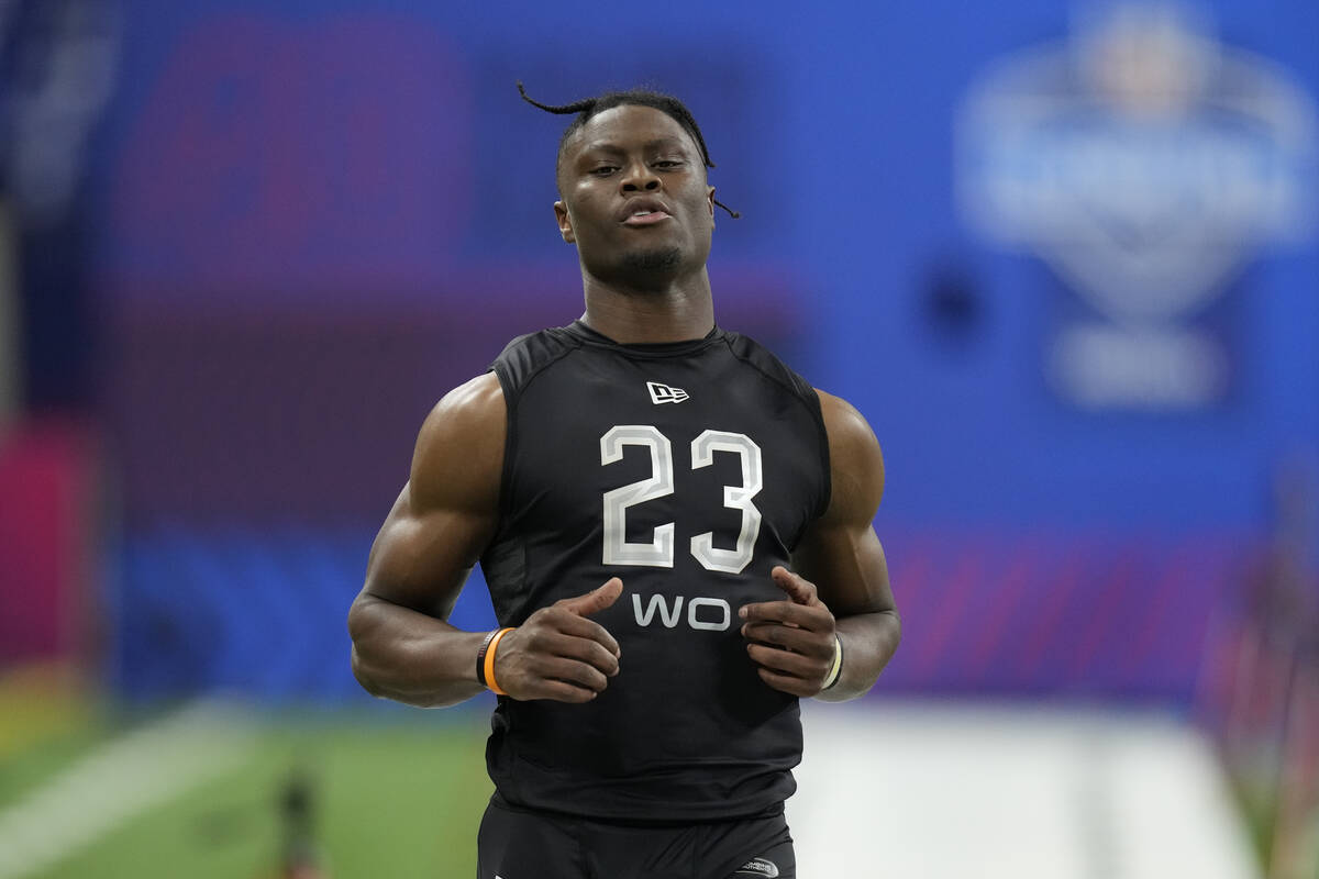 Georgia wide receiver George Pickens runs the 40-yard dash at the NFL football scouting combine ...