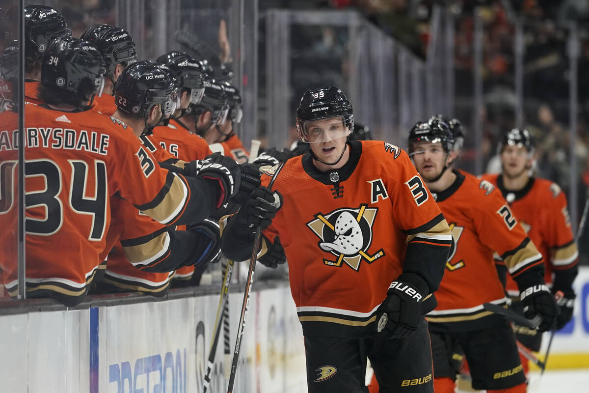 Anaheim Ducks right wing Jakob Silfverberg (33) celebrates with teammates after scoring during ...