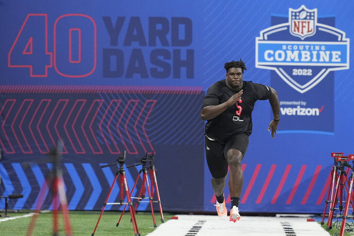 Georgia defensive lineman Jordan Davis runs the 40-yard dash during the NFL football scouting c ...