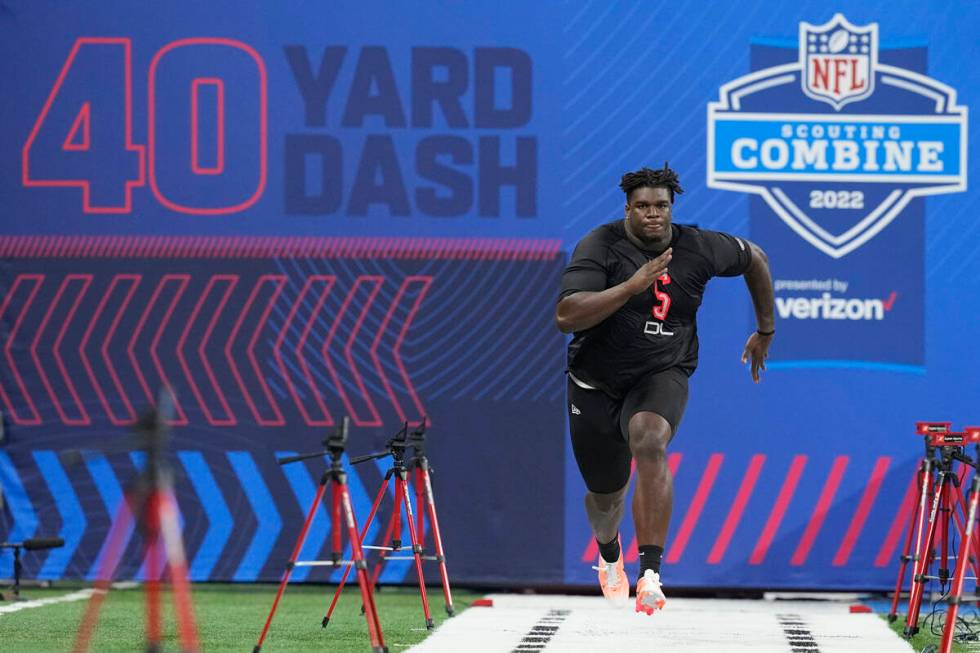 Georgia defensive lineman Jordan Davis runs the 40-yard dash during the NFL football scouting c ...