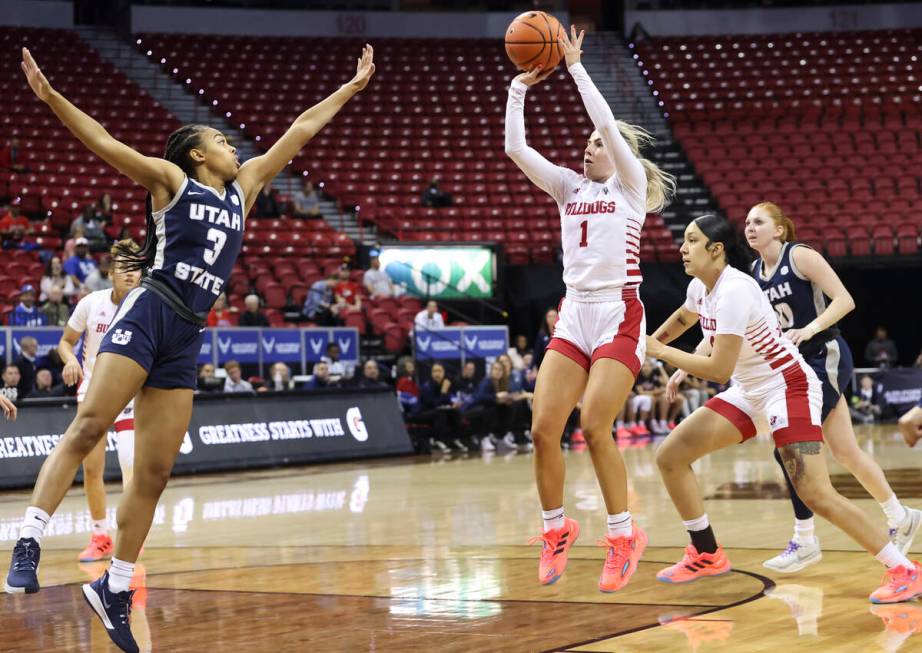 Fresno State Bulldogs guard Haley Cavinder (1) shoots against Utah State Aggies forward Laci Ha ...