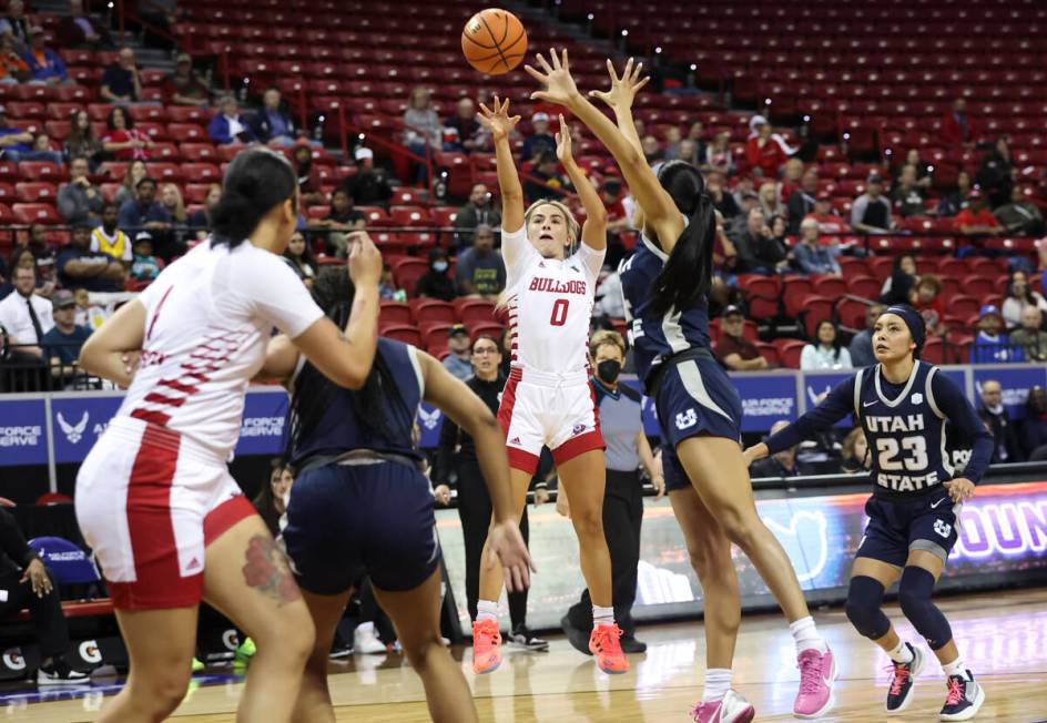 Fresno State Bulldogs guard Hanna Cavinder (0) shoots against Utah State Aggies guard E'Lease S ...