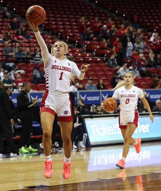 Fresno State Bulldogs guards Haley Cavinder (1) and Hanna Cavinder (0) warm up before the start ...