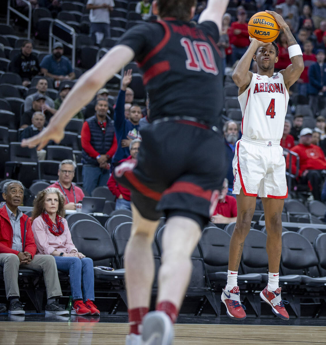 Arizona Wildcats guard Dalen Terry (4) sets up for a three-point basket as Stanford Cardinal fo ...