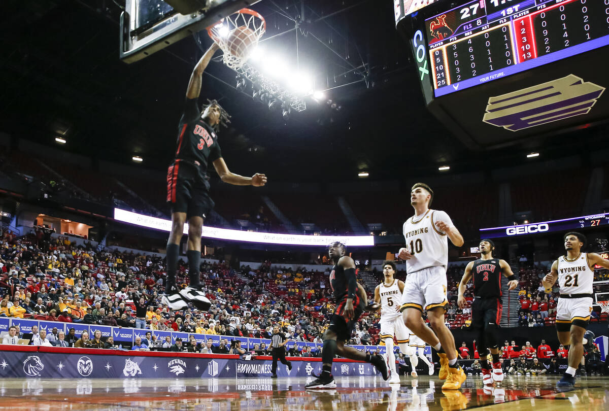 UNLV Rebels forward Donovan Williams (3) dunks the ball against the Wyoming Cowboys during the ...