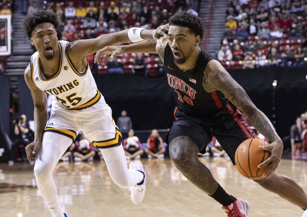 UNLV Rebels forward Royce Hamm Jr. (14) drives to the basket against Wyoming Cowboys forward Je ...