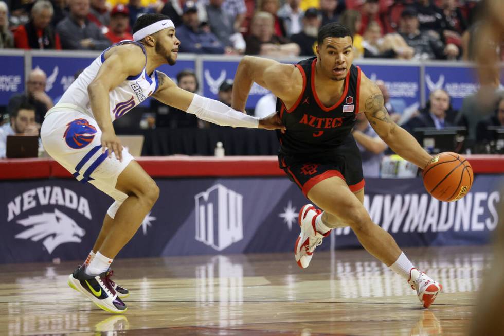 San Diego State Aztecs guard Matt Bradley (3) dribbles the ball around Boise State Broncos guar ...