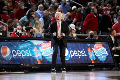 Davidson head coach Bob McKillop encourages his team to play defense during the second half of ...