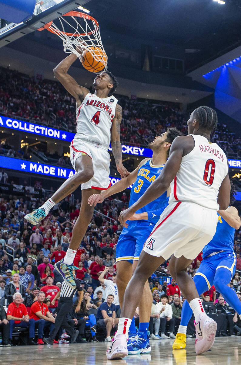 Arizona Wildcats guard Dalen Terry (4) dunks the ball over UCLA Bruins guard Johnny Juzang (3) ...